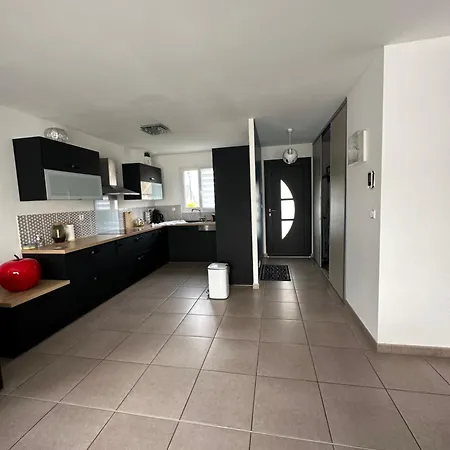 Holiday home Maison Proche Amiens Et Baie De Somme Argoeuves